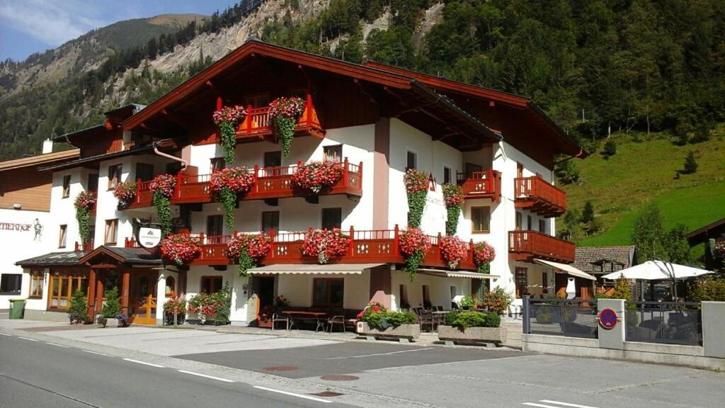 Hotel Unterkraemerhof Fusch an der Grossglocknerstrasse Екстериор снимка
